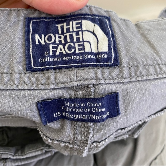 THE NORTH FACE Women's 8 Gray Cargo Short - Picture 7 of 8